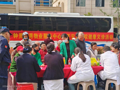 爱心义诊进小区，暖心服务惠民生